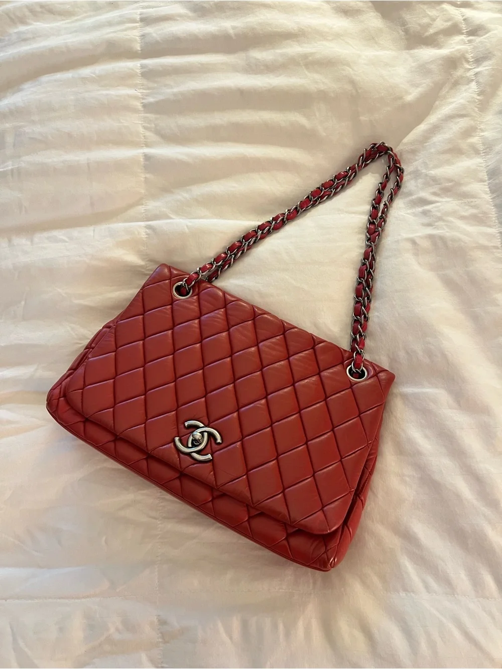 CHANEL Red flap bag
